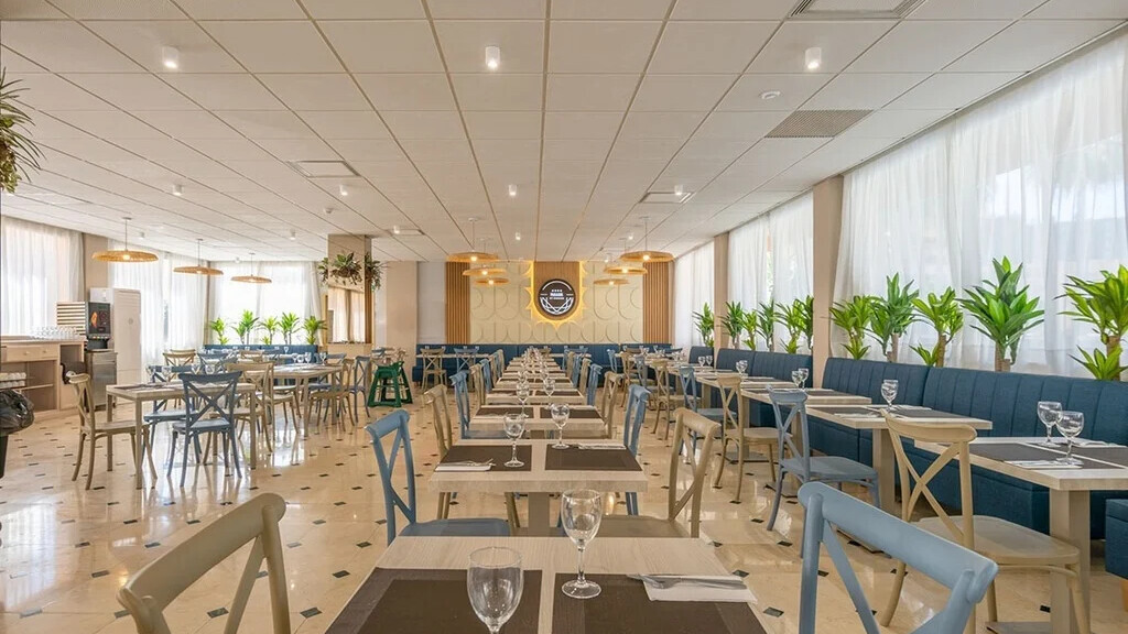 Hotel Parasol by Dorobe